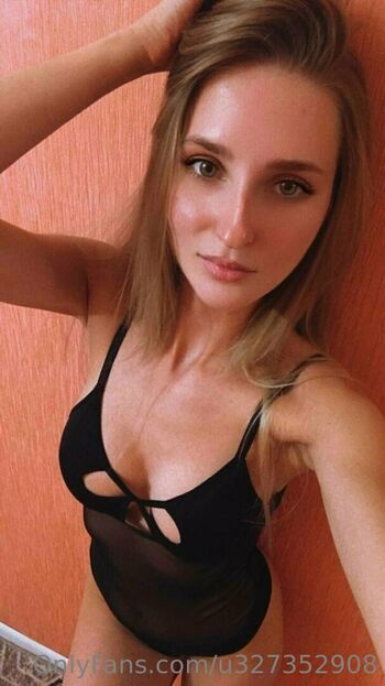 ashley_blonde