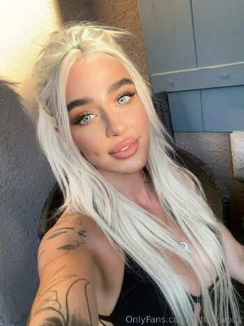 ashleywolfx