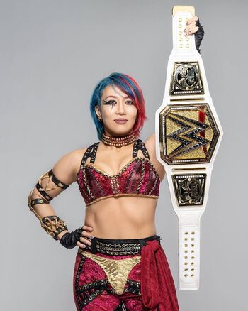 Asuka WWE
