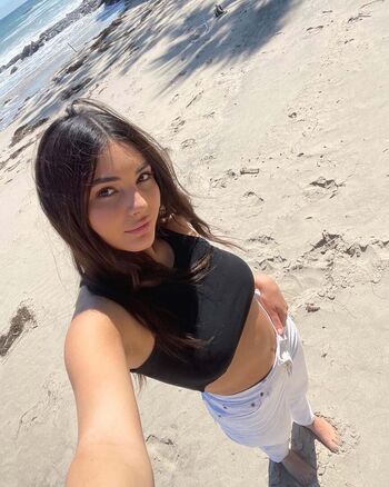 Atiana De La Hoya