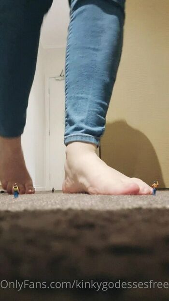 aussiegiantessfree