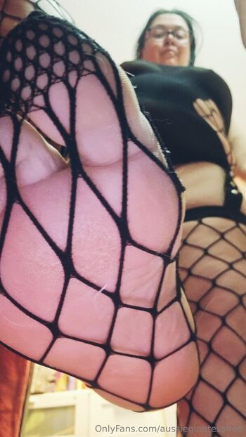 aussiegiantessfree