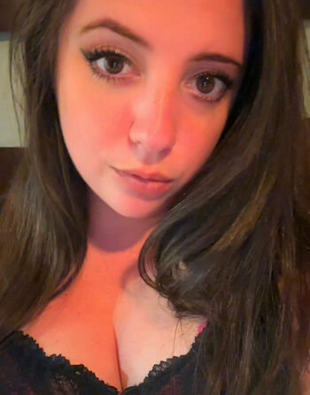 ava_hadley