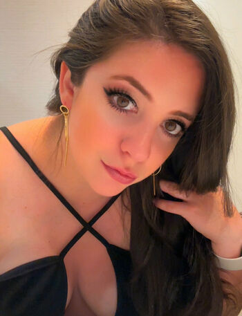 ava_hadley