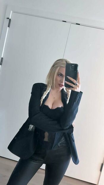 Ava Max