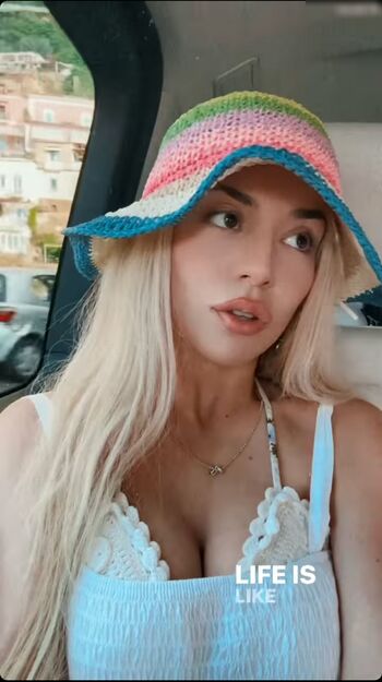 Ava Max