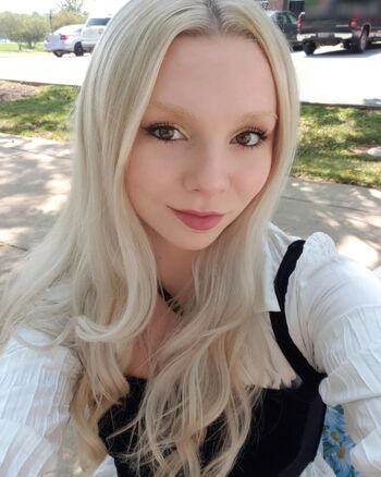 Averi Roselyn