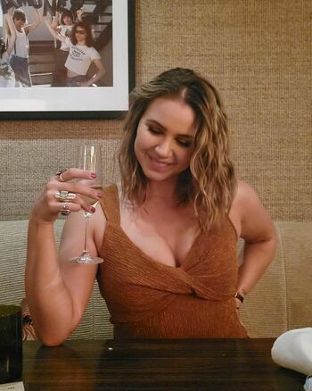 Ayla Kell
