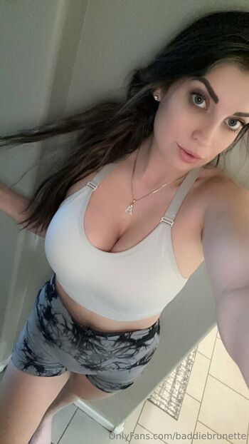 baddiebrunette
