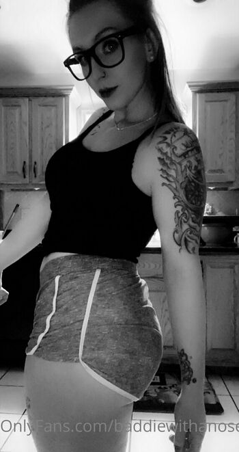 baddiewithanosering