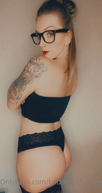 baddiewithanosering
