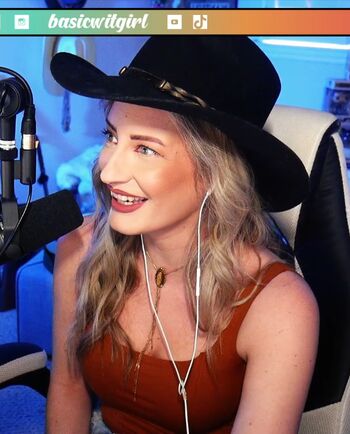BasicWitGirl