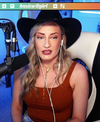 BasicWitGirl