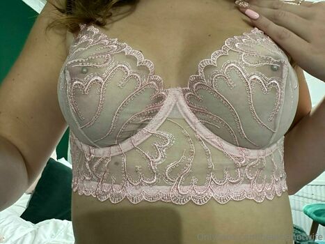 BeeTheHotwife
