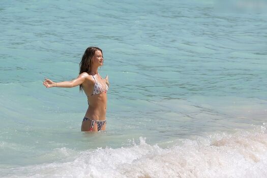Behati Prinsloo