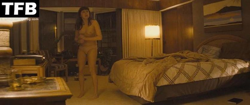 Bel Powley