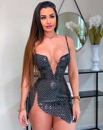 Bella Araujo