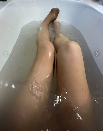 bella_nylonwoman