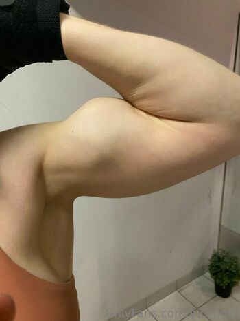 bicepgirl