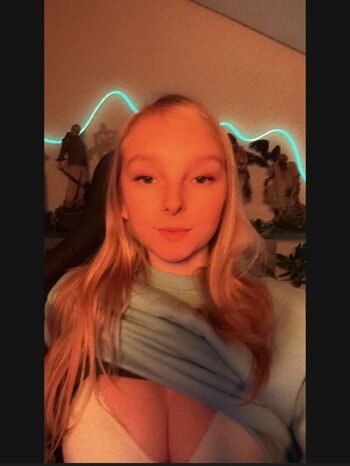 blonde_vivi