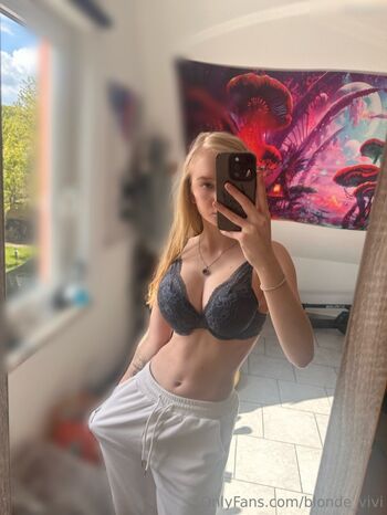 blonde_vivi