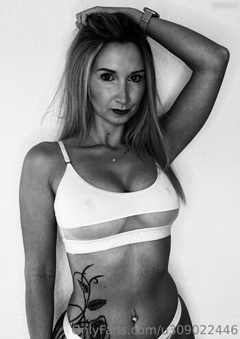 Blondiiegiirl