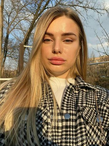 blondyariax