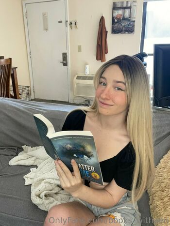 books_withaeri