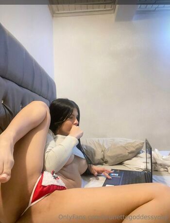brunettegoddessyosy