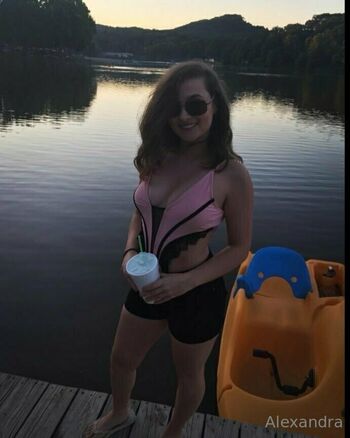 brunetteheadbaddie