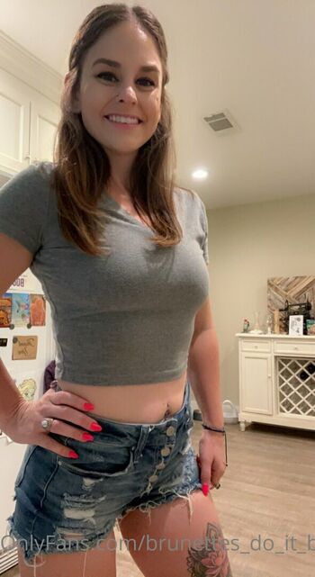 brunettes_do_it_better