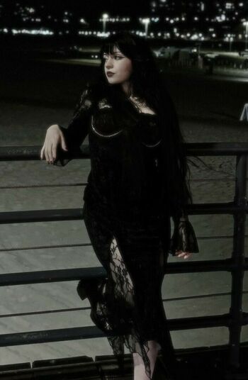 BuffGothMom