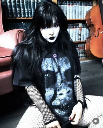 BuffGothMom