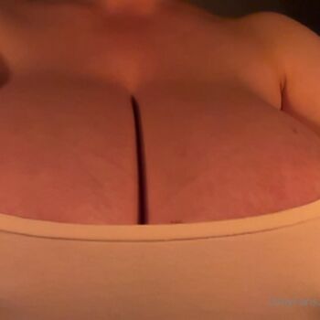 Busty_Ema