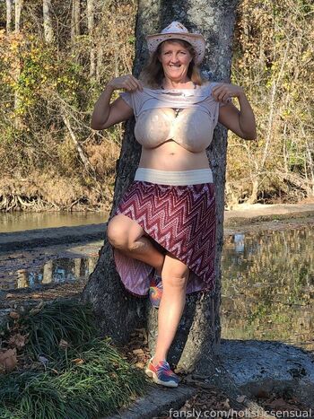 Busty Petra