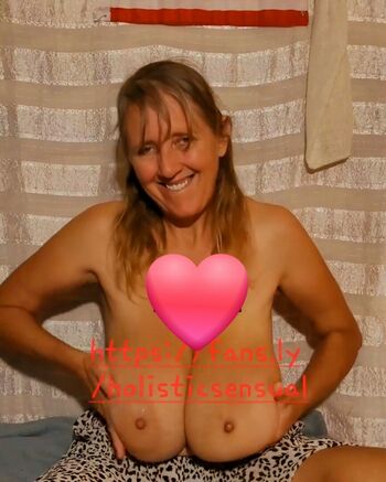 Busty Petra