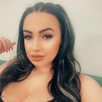 Busty Sexy Lora