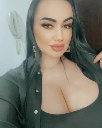 Busty Sexy Lora