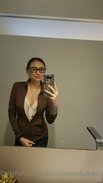 bustyasianbabe95