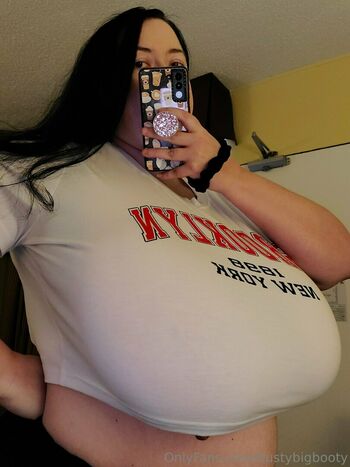 bustybigbooty