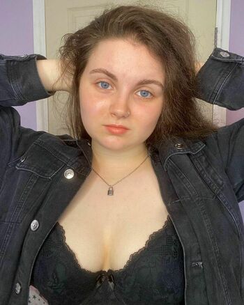 bustybritishbrunette