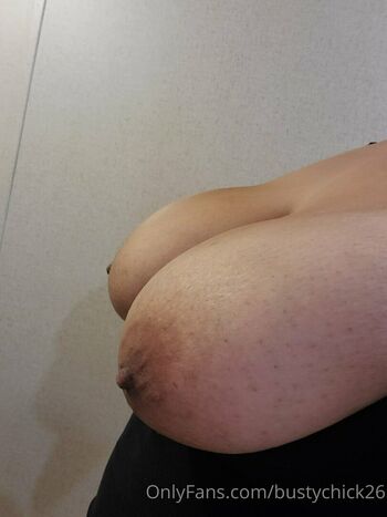 bustychick26