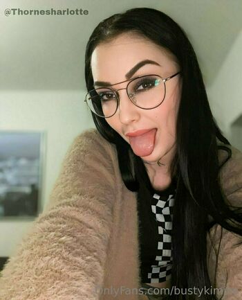 bustykimiko