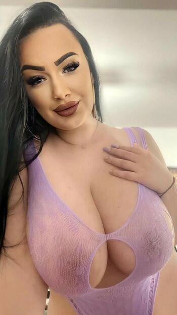 Bustysexylora