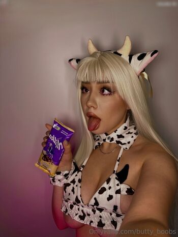 butty_boobs