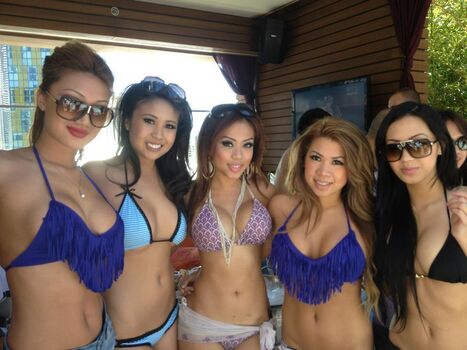 Cafe Lu Girls