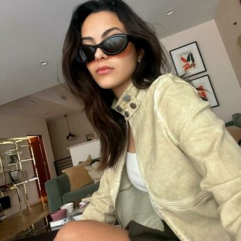 Camila Mendes