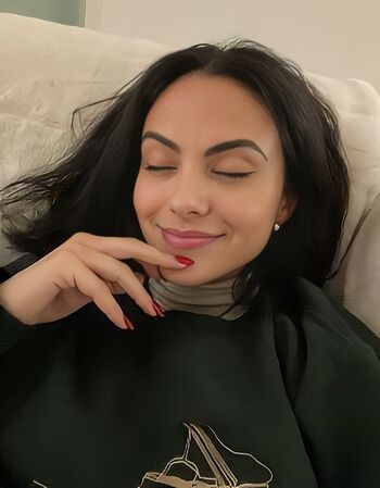Camila Mendes