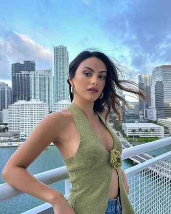 Camila Mendes