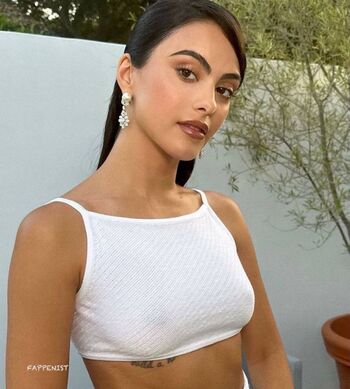 Camila Mendes